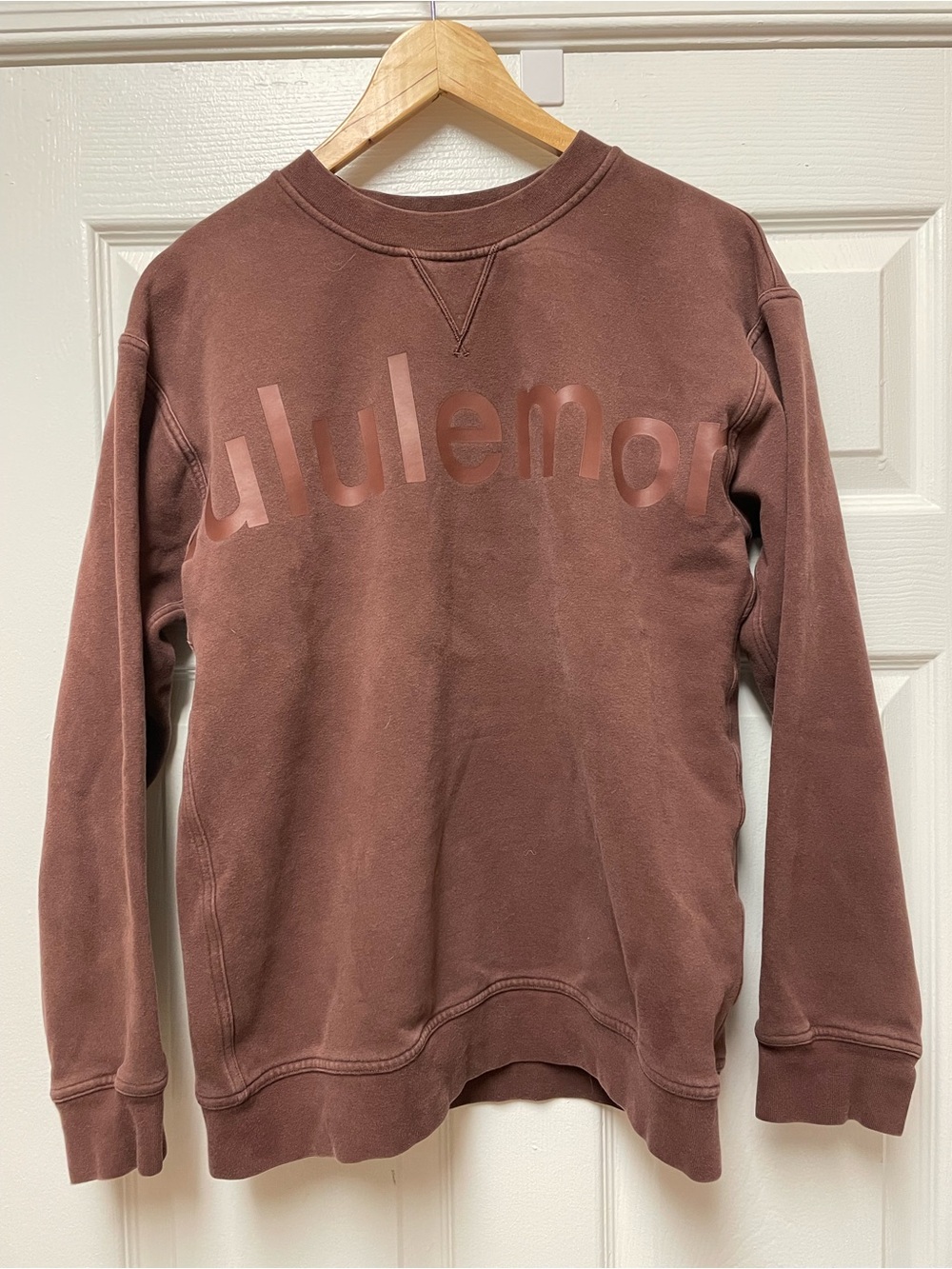 lululemon athletica Women's Crewneck Sweatshirt in Maroonish / Mauve Brown